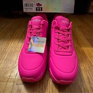 NWT & BOX SKECHERS NIGHT SHADES HOT PINK SIZE 11 Sneakers